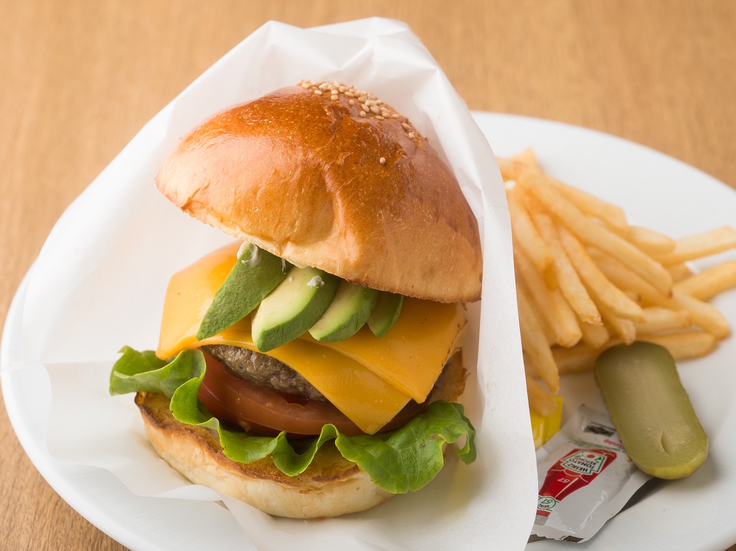 アボカドチーズバーガー